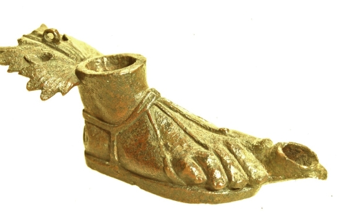 Lucerna in bronzo conformata a piede alato, da Este (II sec. d.C.)