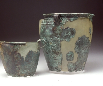 Situla (vaso troncoconico) e boccale in lamina di bronzo, da Merlara (XII sec. a.C.).